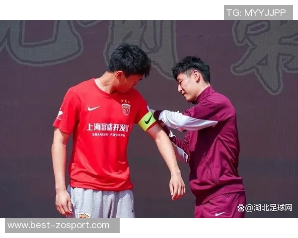 中乙联赛第30轮上海海港富盛经开队与温州俱乐部中胤队战成平局精彩对决